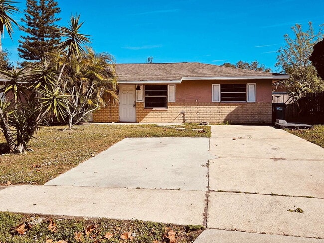 Building Photo - Cocoa Duplex