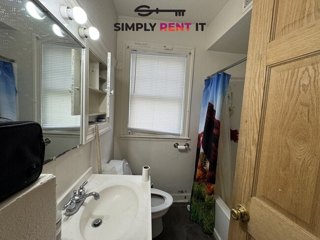 Photo - 4 Bedroom House Near Campus