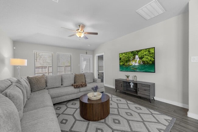 Photo - 18627 Etta Pnes Cir