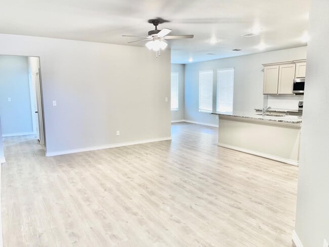 Photo - 7729 96th St