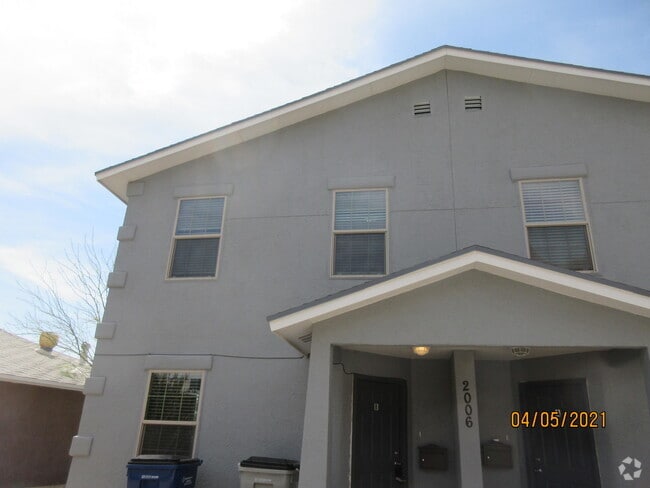 Building Photo - 2006 Detroit Ave Rental