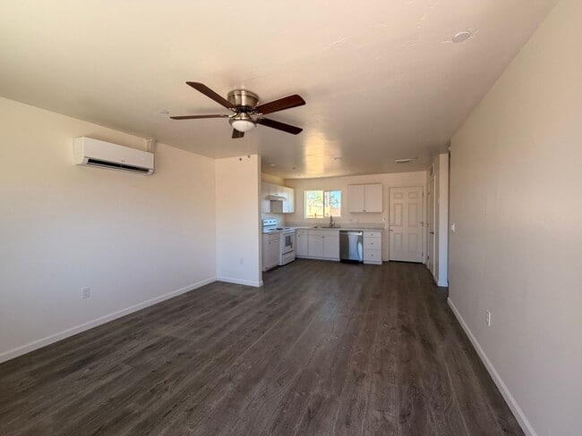 Photo - 313 Airport Dr Unidad #B