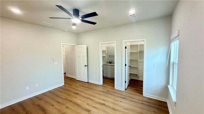 Photo - 510 Cosmos St