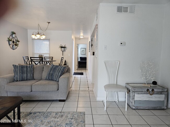 Photo - 4302 Seagate Ln N