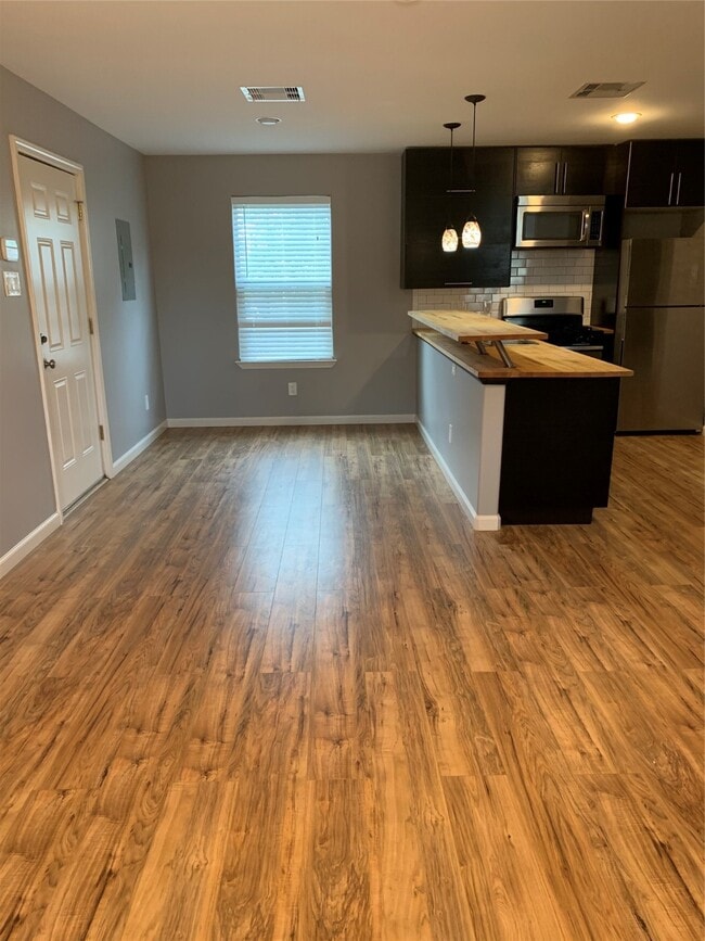 Building Photo - 602 W 18th St Rental