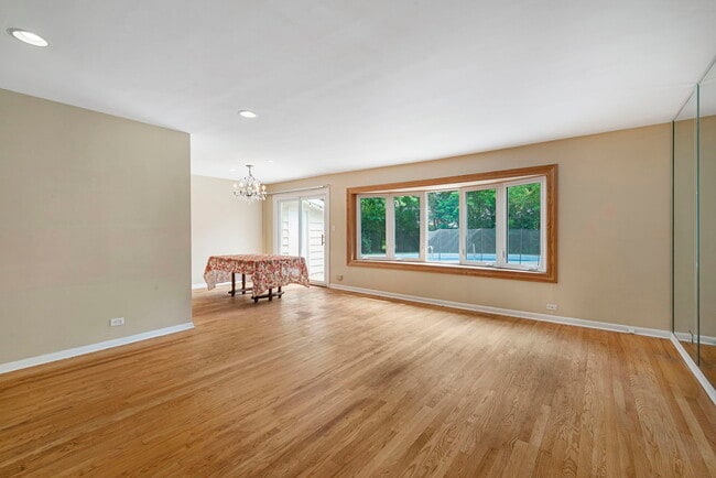 Photo - 146 Millbrook Ln