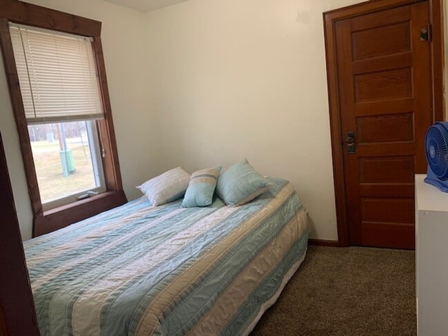 Photo - 3 Bedroom Lake Front Home