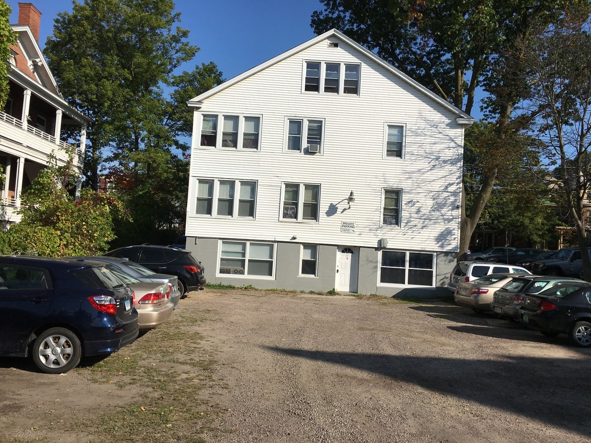 BUILDING REAR & LOT - 307 Pearl St Apartments