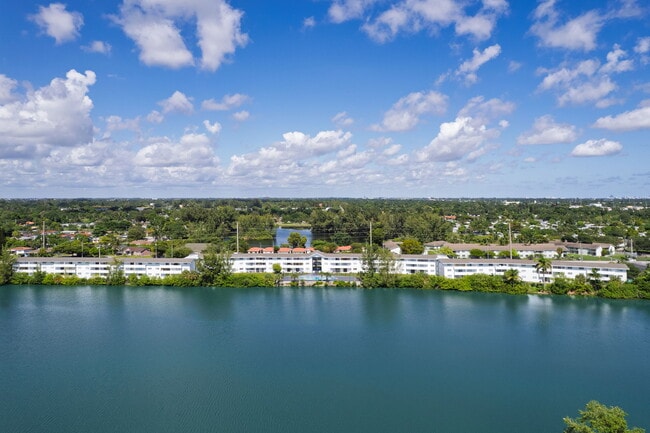 Photo - Lakeshore Presidential Apartments