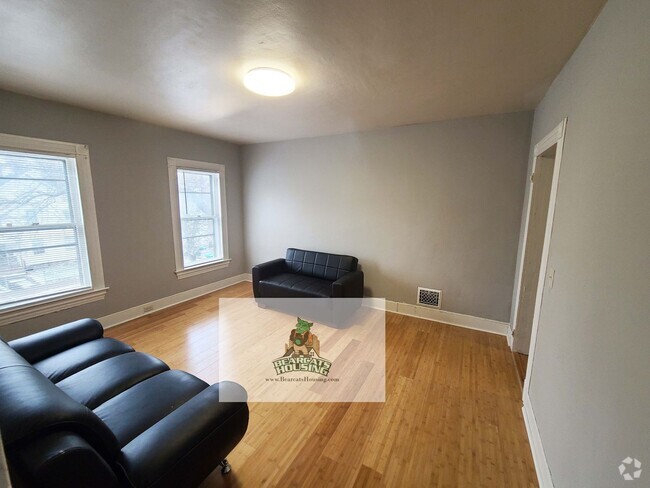 Building Photo - 102 Walnut St Unit 3 Bed Rental