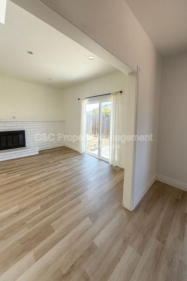 Photo - 296 Whitney Pl