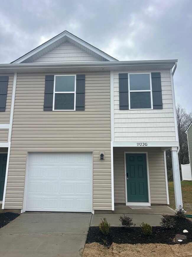 Building Photo - Brand new Townhome in Newton