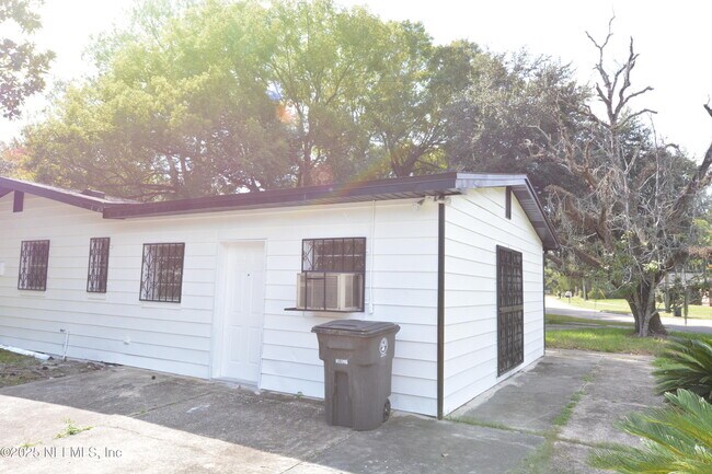 Photo - 6672 Kinlock Dr