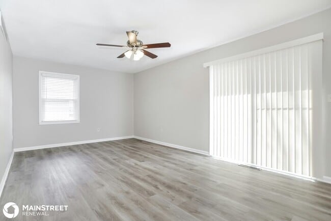 Photo - 403 W 31st St