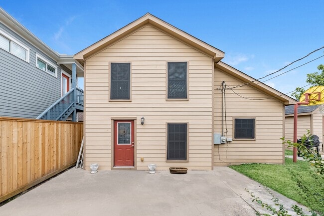 Building Photo - 709 Gale St Unit APT