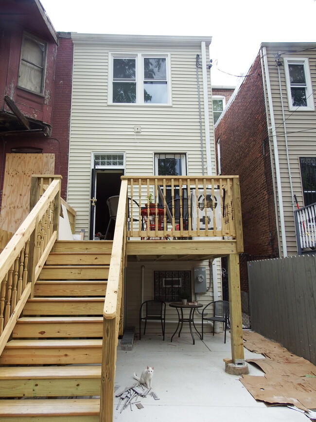 Building Photo - Beautiful Renovated Four bedroom Townhome