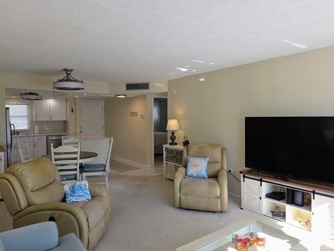 4650 Cove Cir