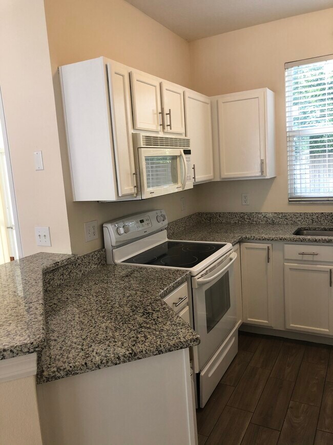 Photo - 2212 Golden Oak Ln