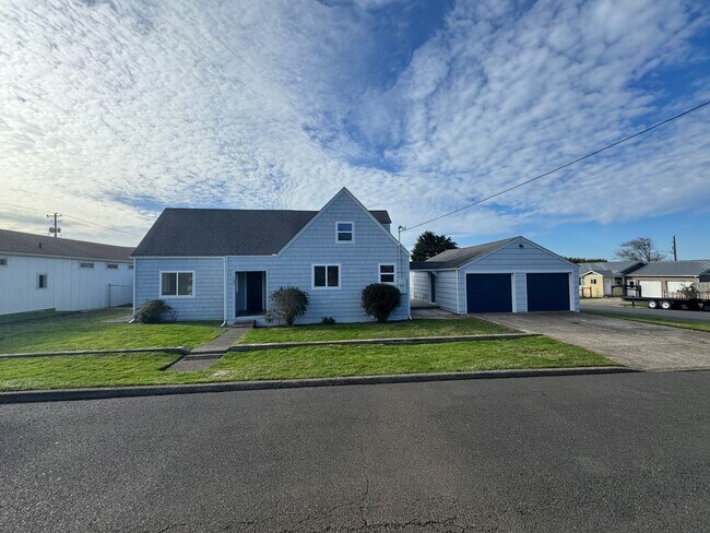 Photo - Large Home in Newport!
