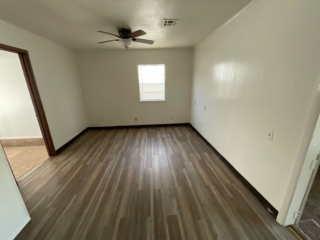 Photo - 1408 Oelke Dr