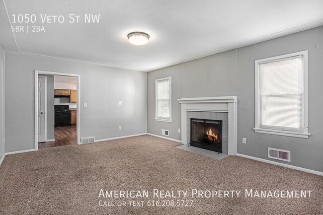 Photo - 1050 Veto St NW
