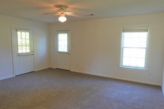 Photo - 206 River Oaks Cir