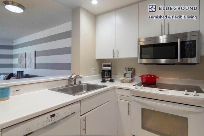 240 Lombard St Unidad SI FL9-ID74