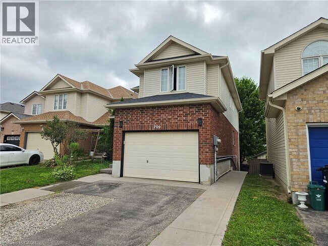 Photo - 709 Windflower Crescent