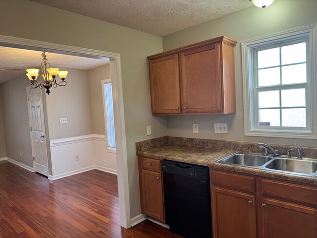 Photo - 5629 Thackeray Dr