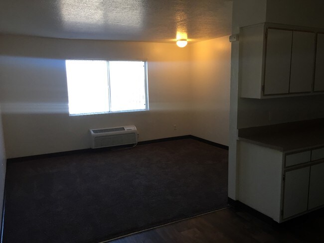 Building Photo - El Pueblo Rental