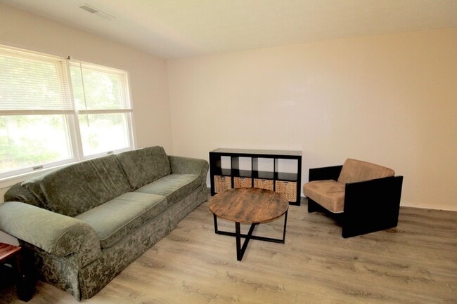 1216 Mountain View Dr
