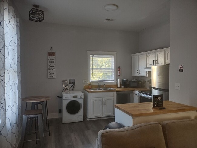 Photo - 1113 Olympia Ave Unit A