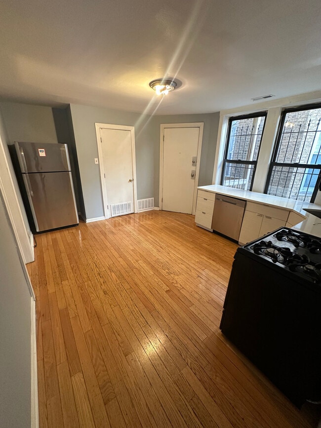 Photo - 1500 N Rockwell St Unidad 2