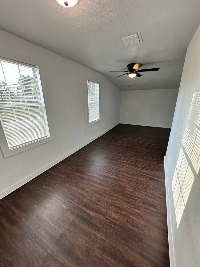 Photo - 2245 Valley Dr