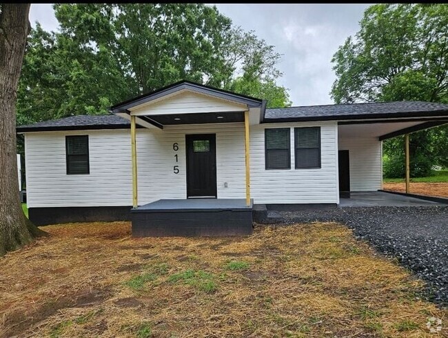 Building Photo - 2BD/1BA Home in Newton