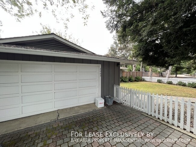 Building Photo - 2065 Nassau Dr