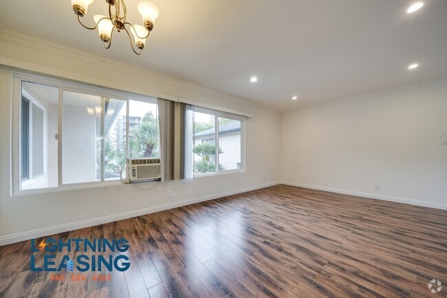 Building Photo - 1060 S Stanley Ave Unit 3D Rental