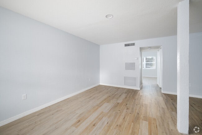 1BR, 1BA - 800SF - Living Room