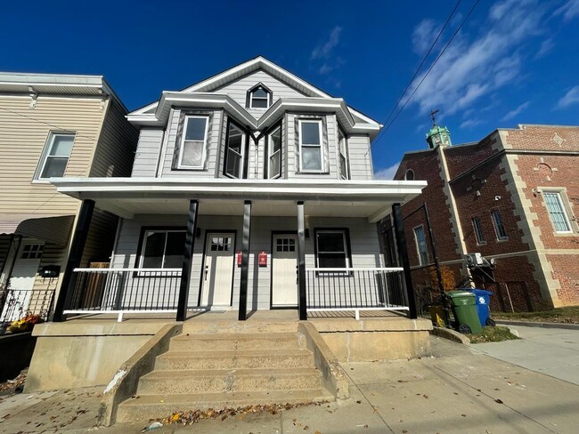 Front of the House - 1440 W 36th St Townhome