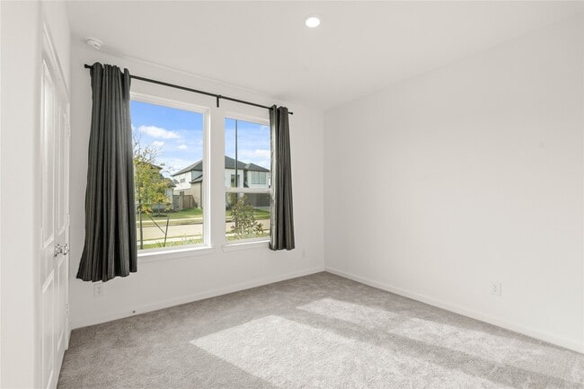 Photo - 21918 Wycombe Ter Wy