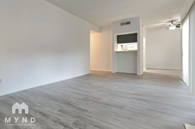 Photo - 6500 Harbor Town Dr