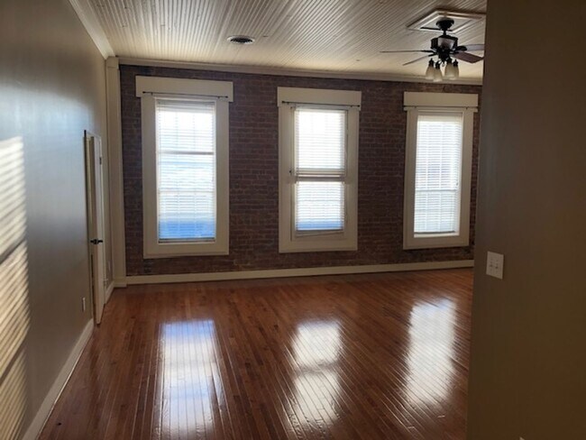 Photo - 109 N Spring St