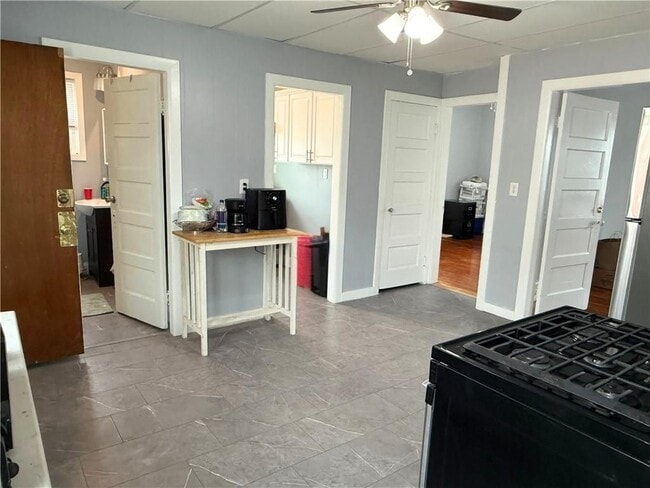 Photo - 53 Hadwin St Unit 2