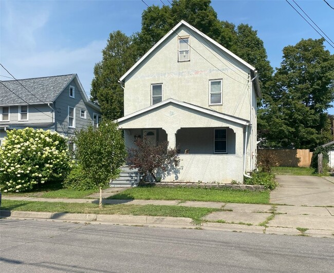 Building Photo - 33 Hayes St Unit 2 Rental