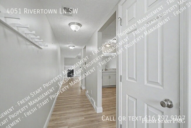 Photo - 4051 Rivertown Ln SW