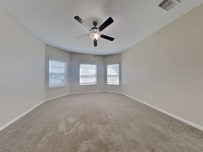 Photo - 692 Totem Trail Dr