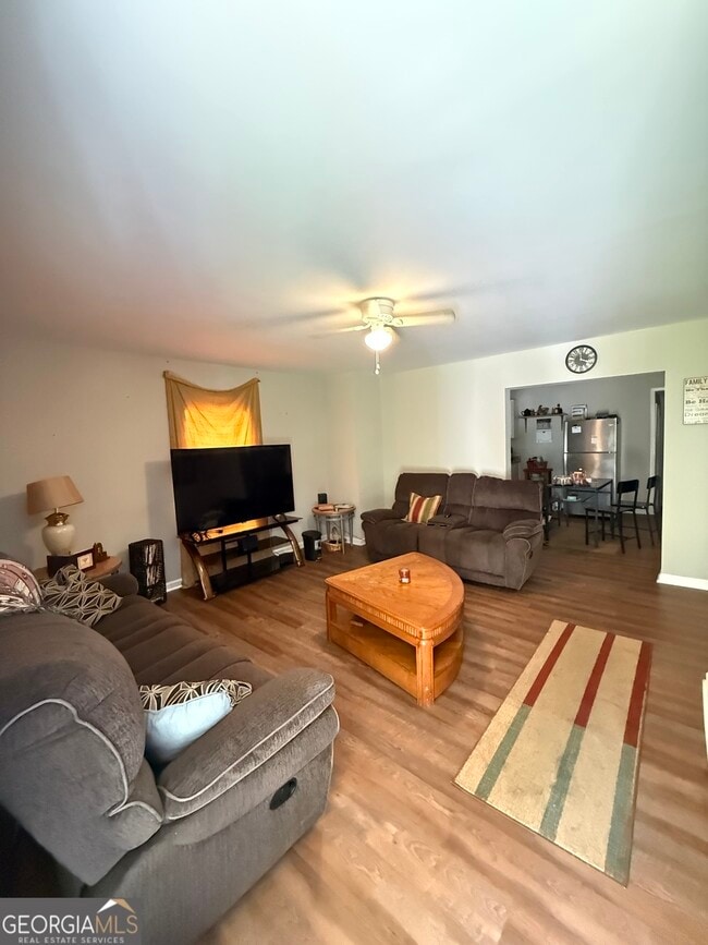 Sala de estar: Nota: estos son los muebles del inquilino actual. - 17 Liberty St Unidad 17 Liberty St