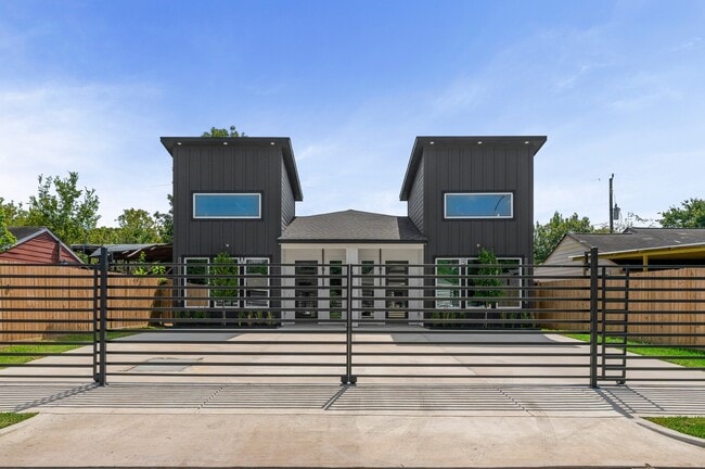 Building Photo - 7323 Bastogne Rd