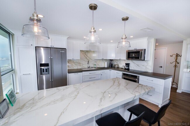 1710 Avenida Del Mundo Unit 1008