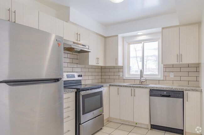 3BR, 1.5BA - Kitchen - Stoneglen Townhouses